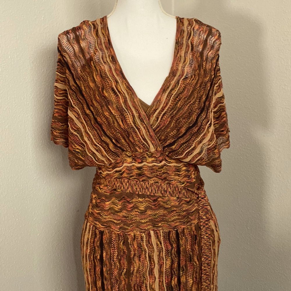 Beauty of a dress. Form fitting. Love it.